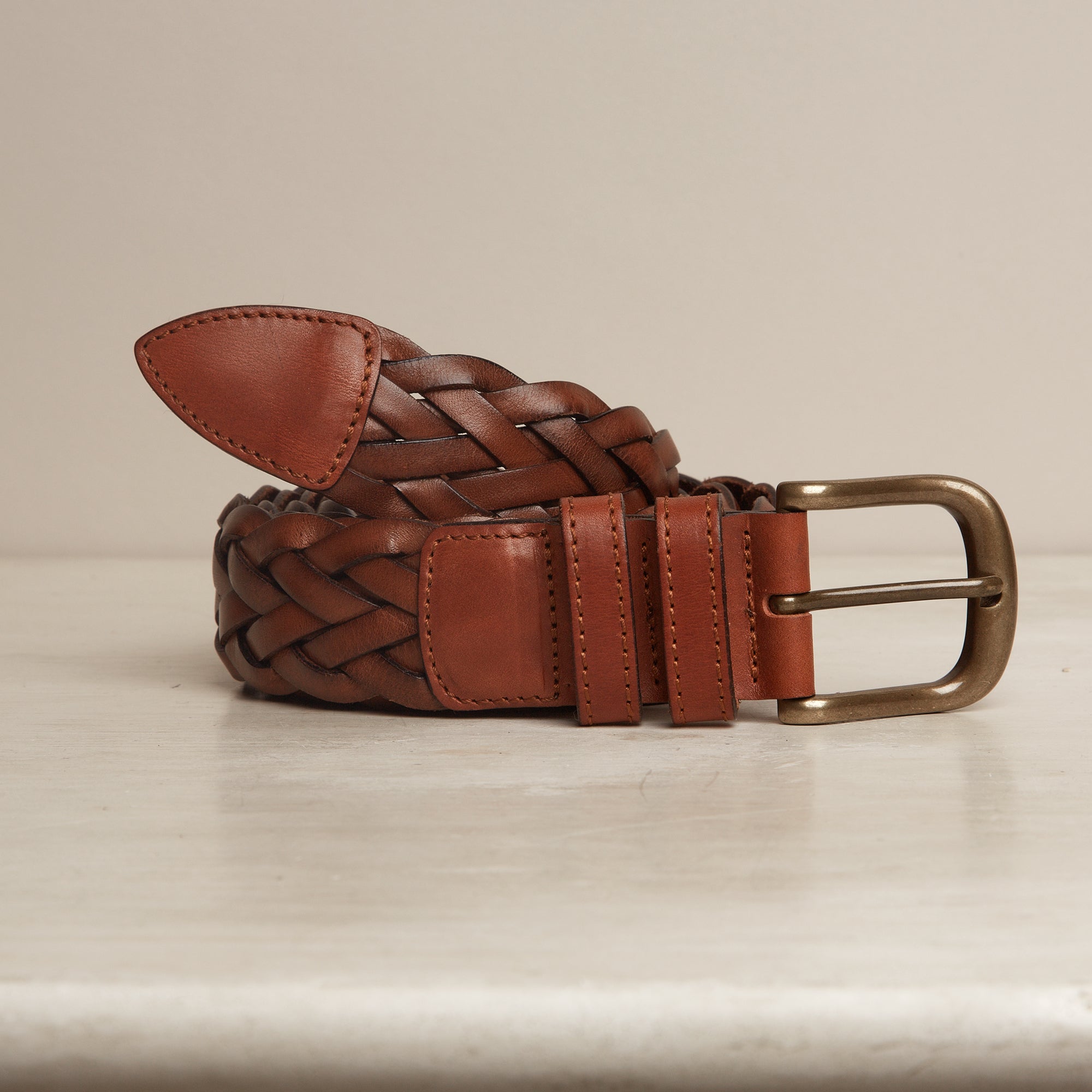 Woven leather belt in Brown