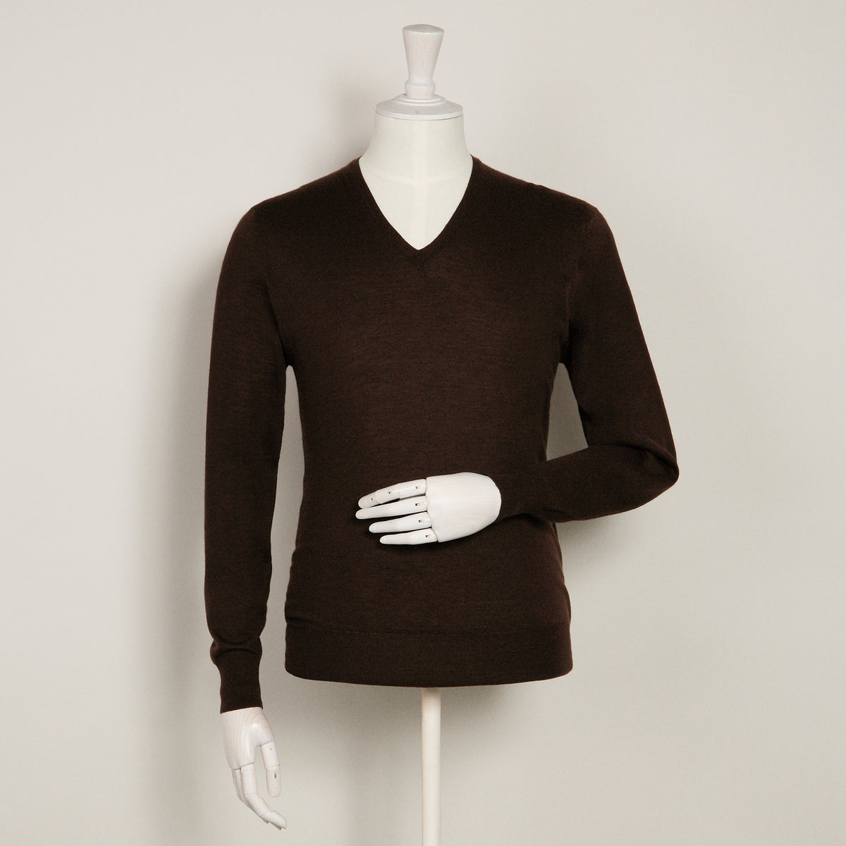 Lightweight V Neck Cashmere Sweater Chocolate