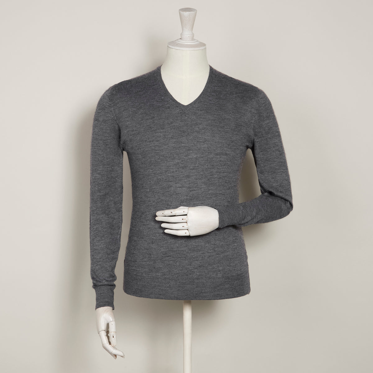 Lightweight V Neck Cashmere Sweater Derby