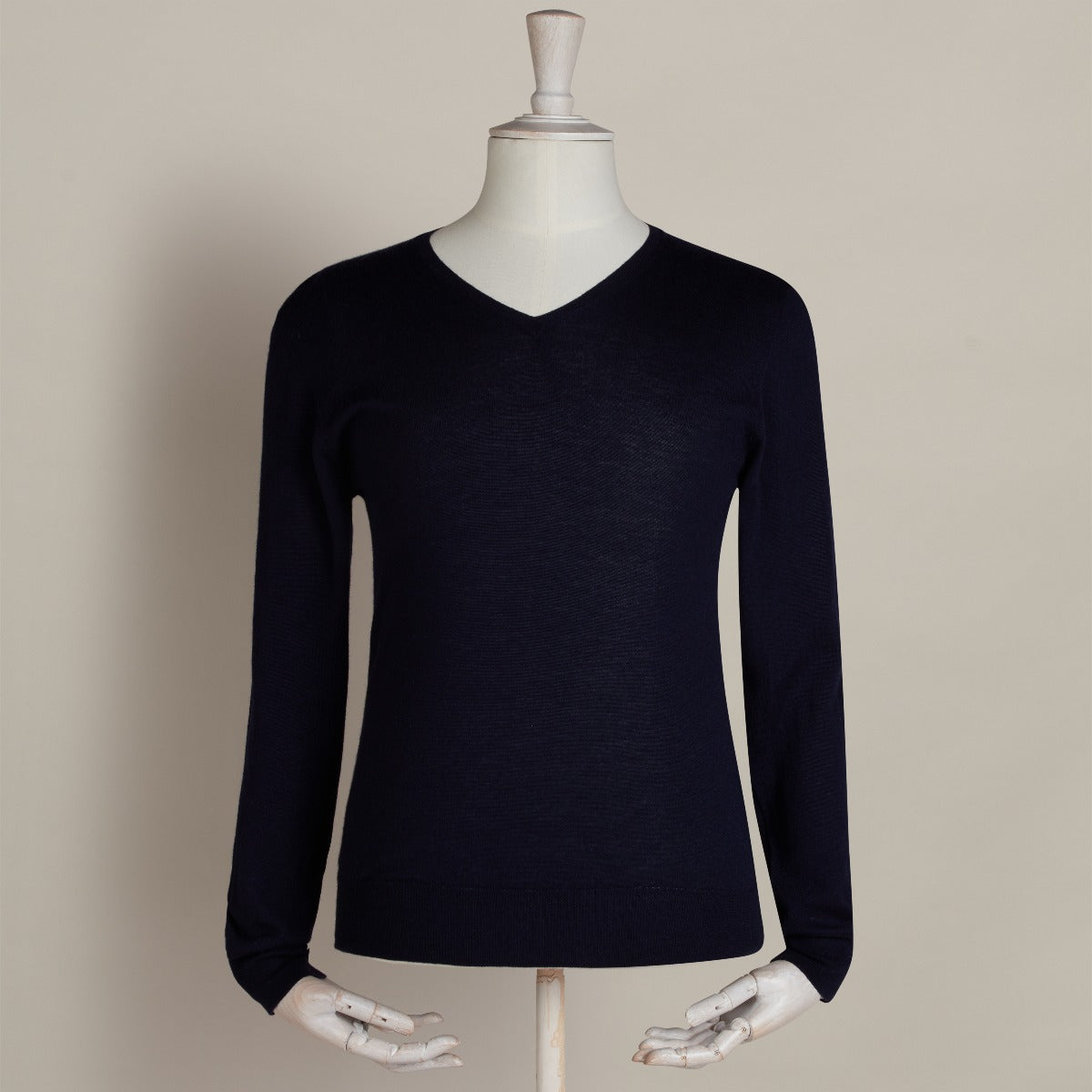 Lightweight V neck Cashmere Sweater Midnight