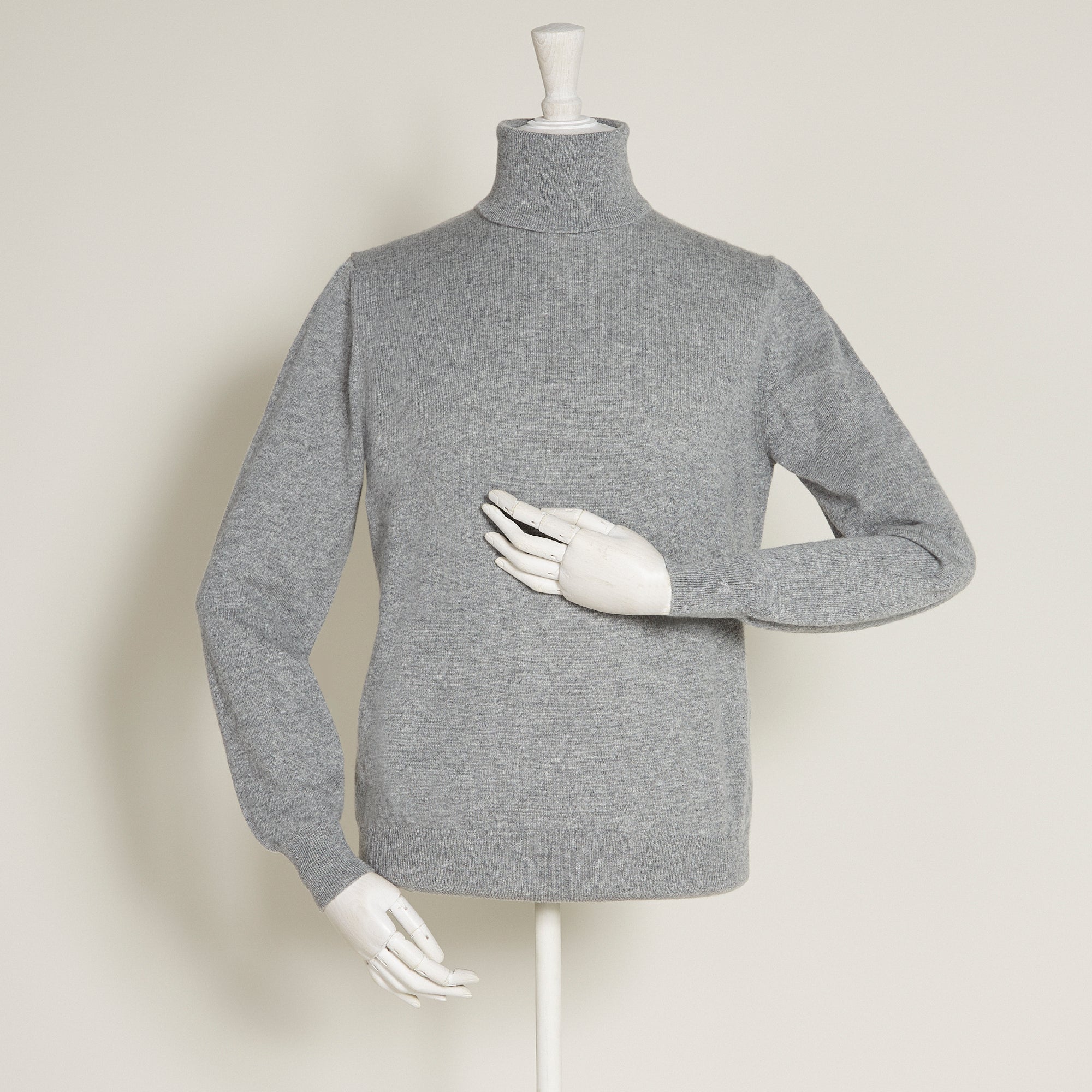 Medium Weight Cashmere Roll Neck In Grey