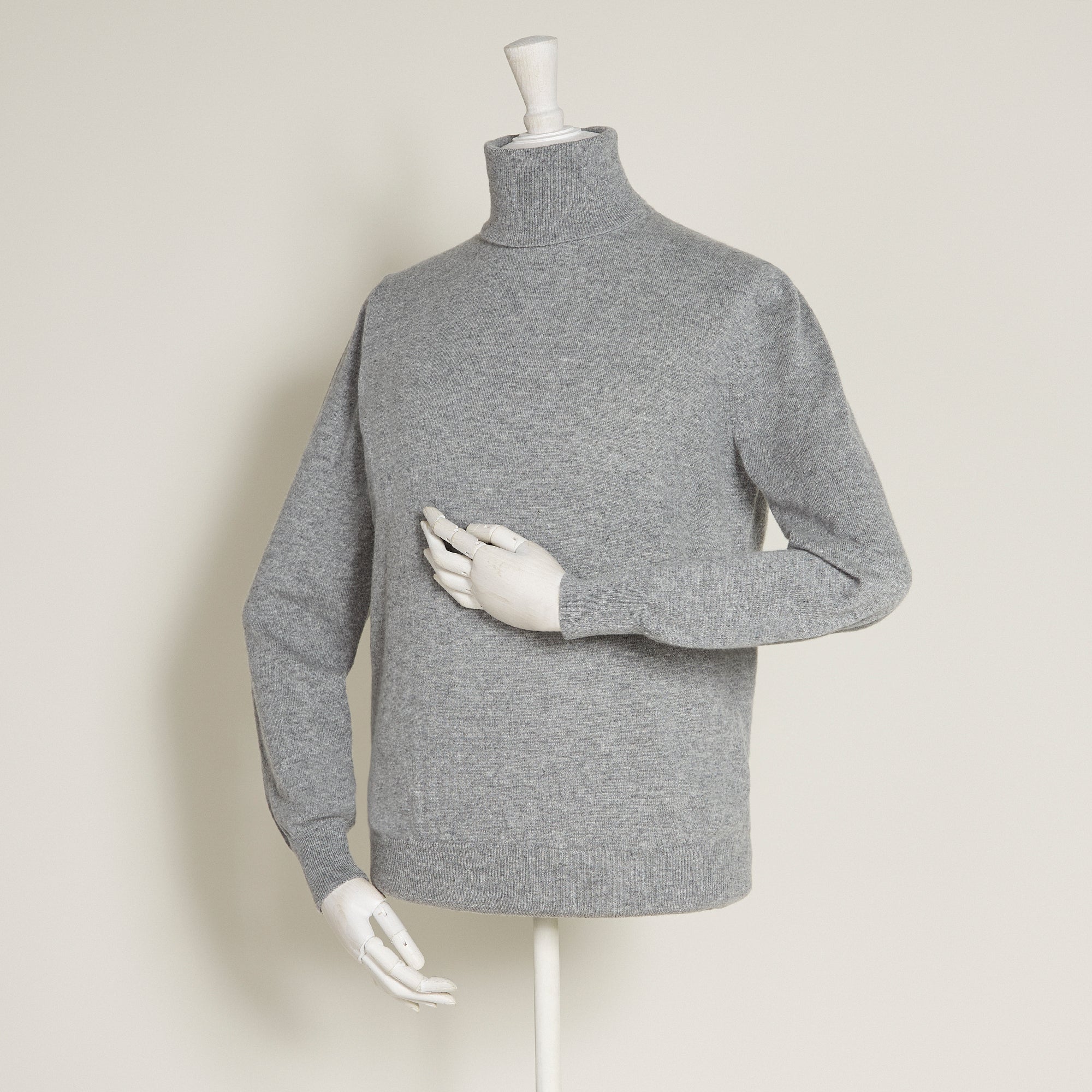 Medium Weight Cashmere Roll Neck In Grey