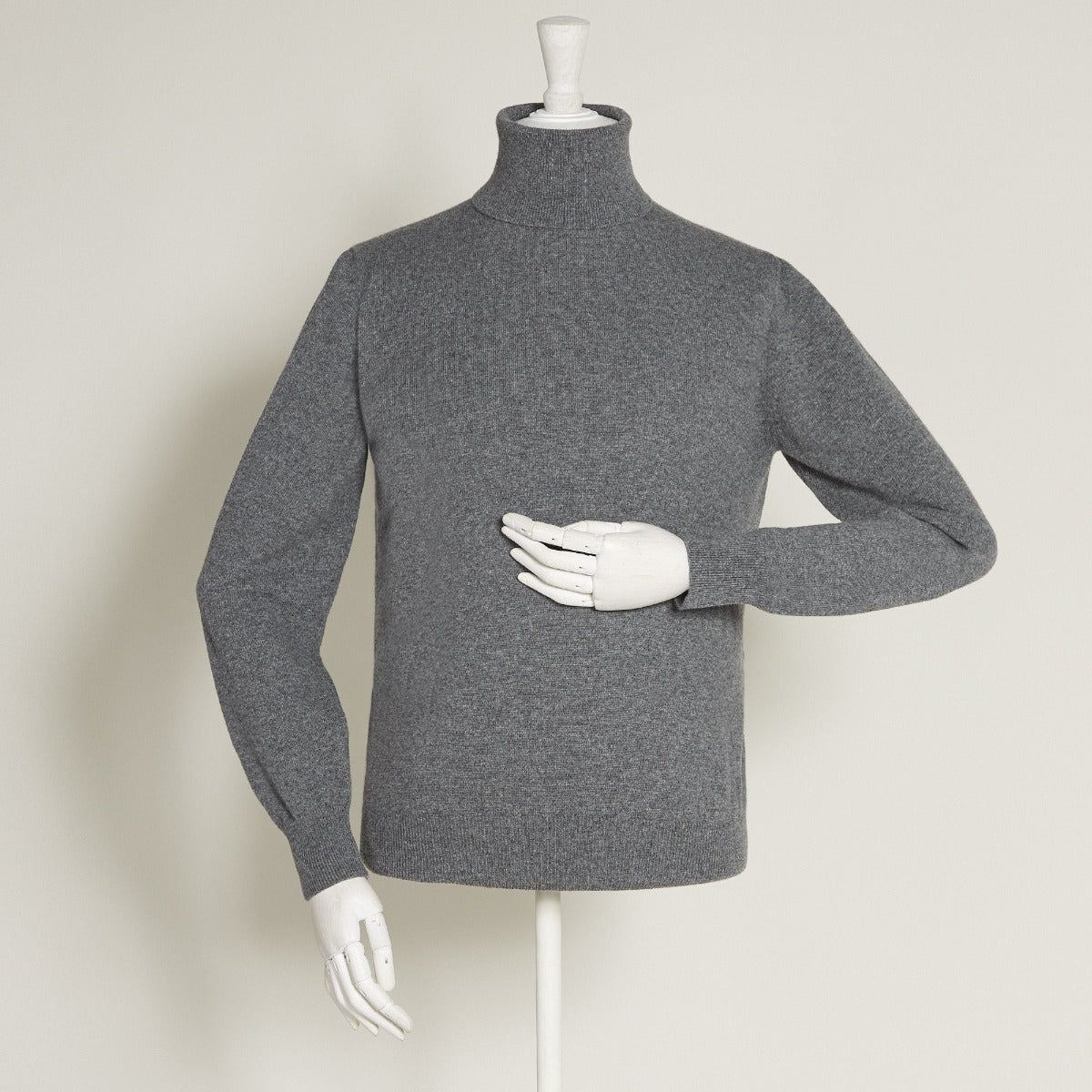 Cashmere Roll Neck Sweater In Grey