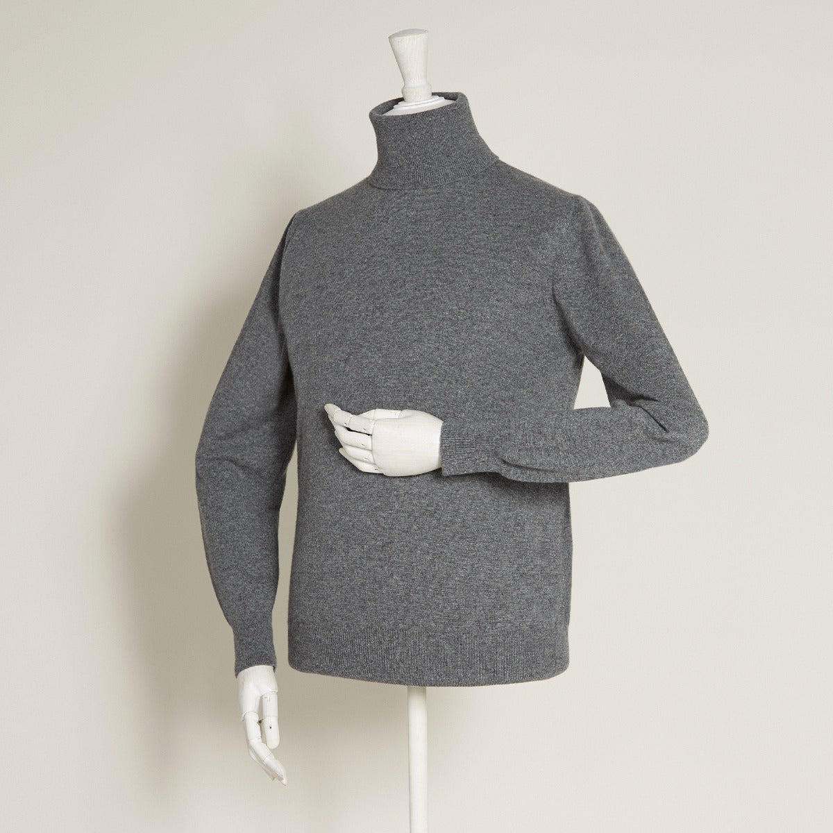 Cashmere Roll Neck Sweater In Grey