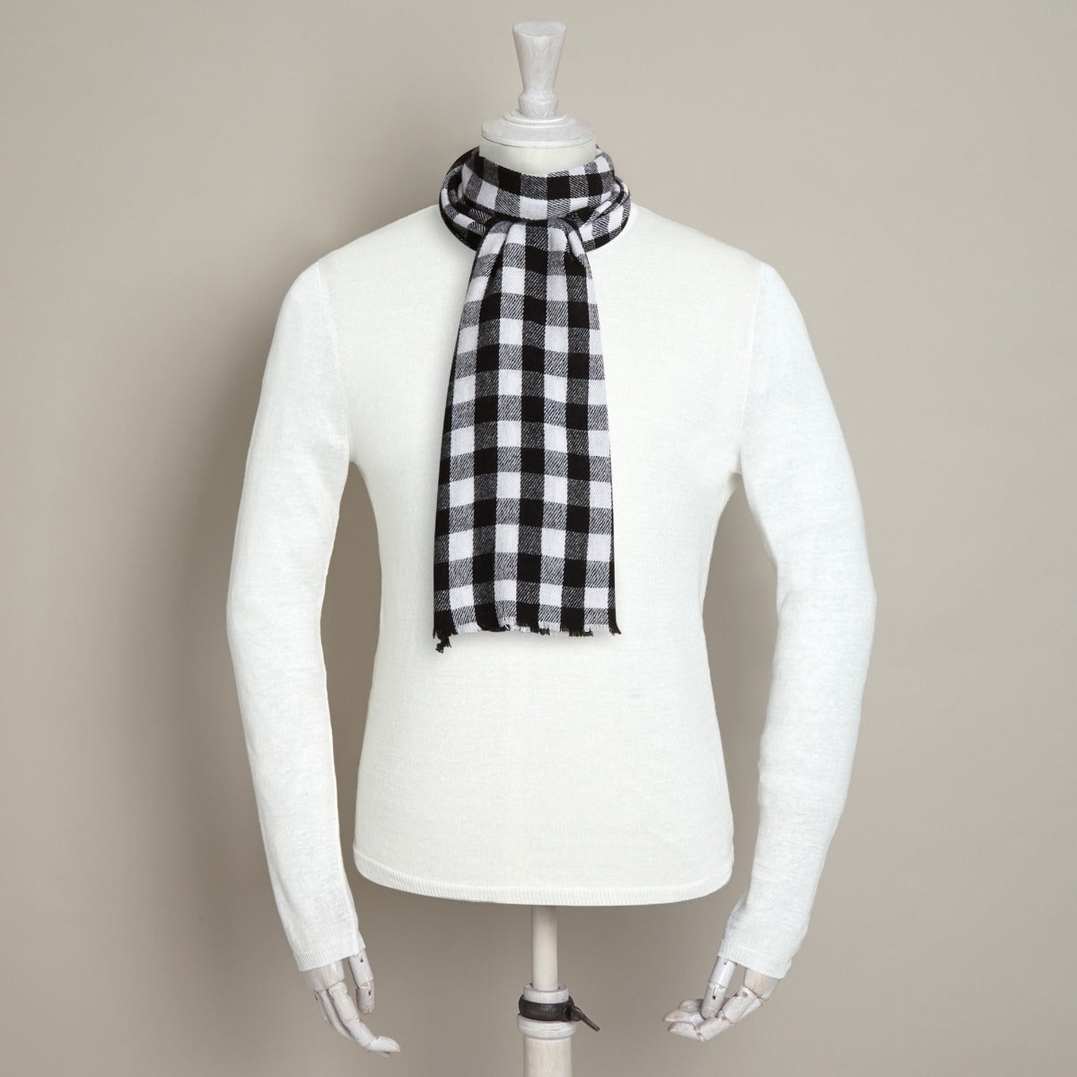 Checked Cashmere Scarf In Black And White