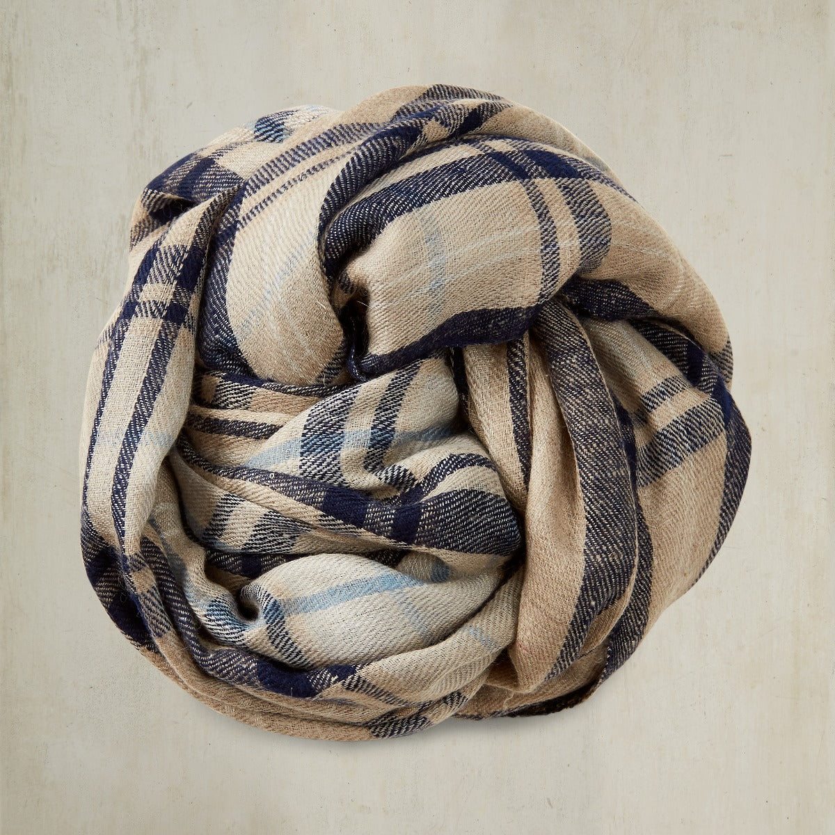 Cashmere Overcheck Scarf In Blue And Natural