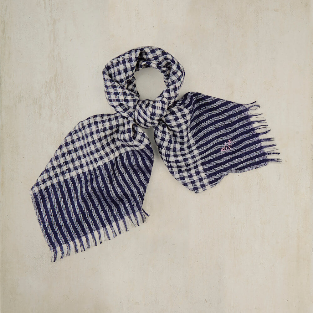 Cashmere Neckerchief With Gingham Print In Navy And Ecru