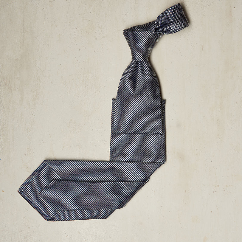 Puppy Tooth Silk Woven Tie In Navy