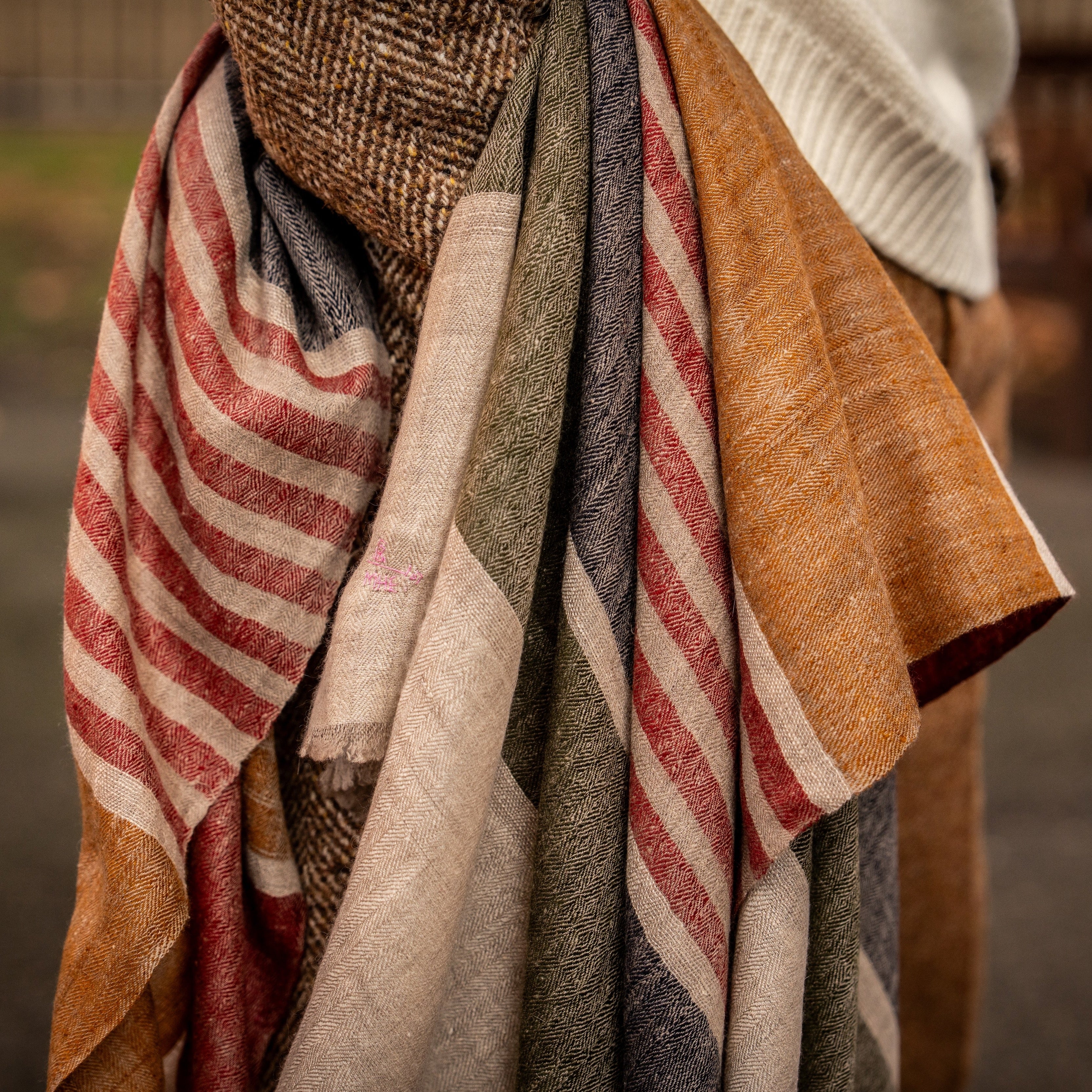 Cashmere Scarf With Wide Stripes In Natural And Green