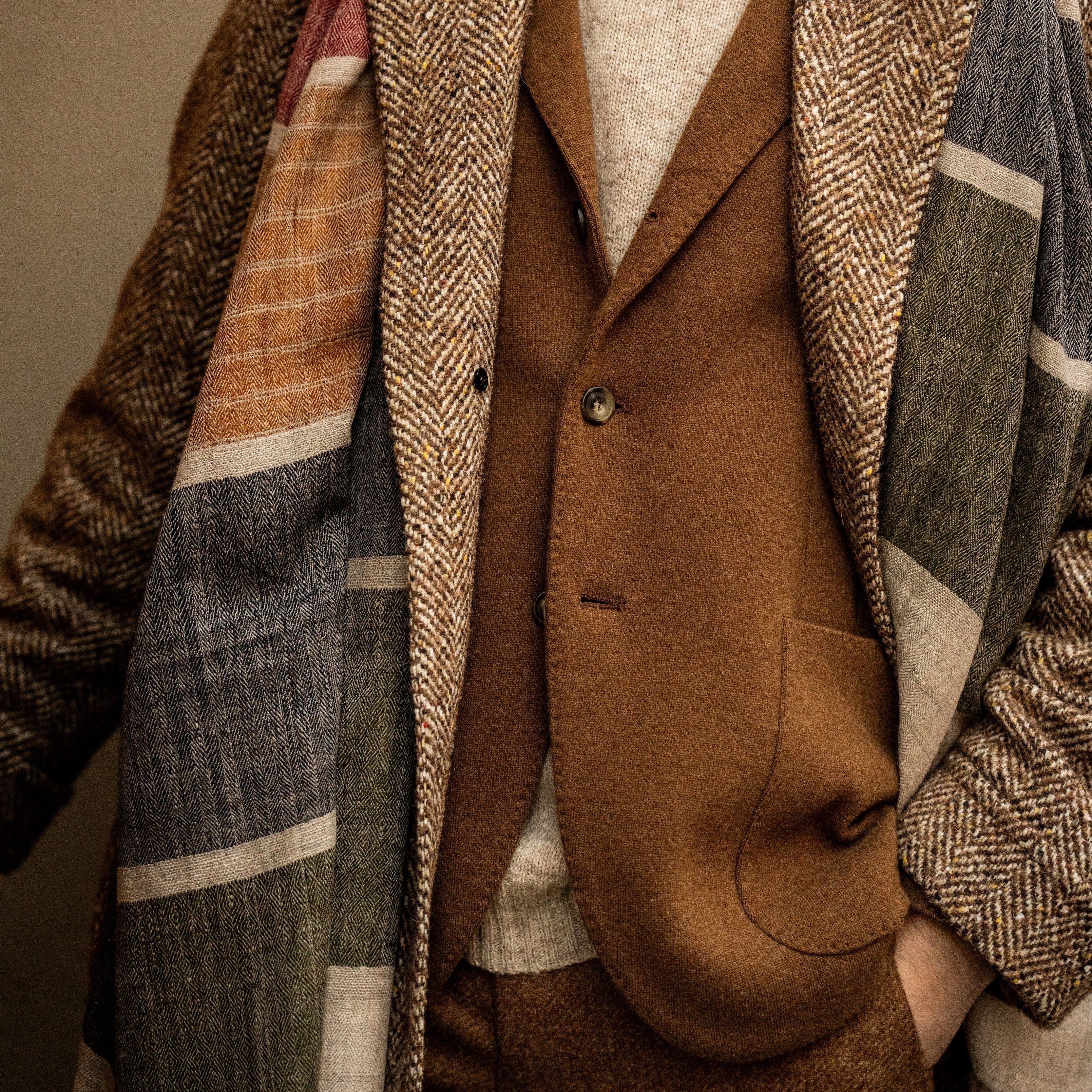 Single Breasted Cashmere Blend Unstructured Knitted Blazer in Tobacco