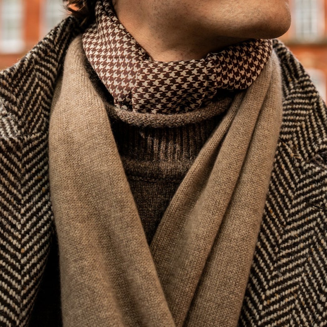 Wool And Silk Houndstooth Neckerchief In Burgundy