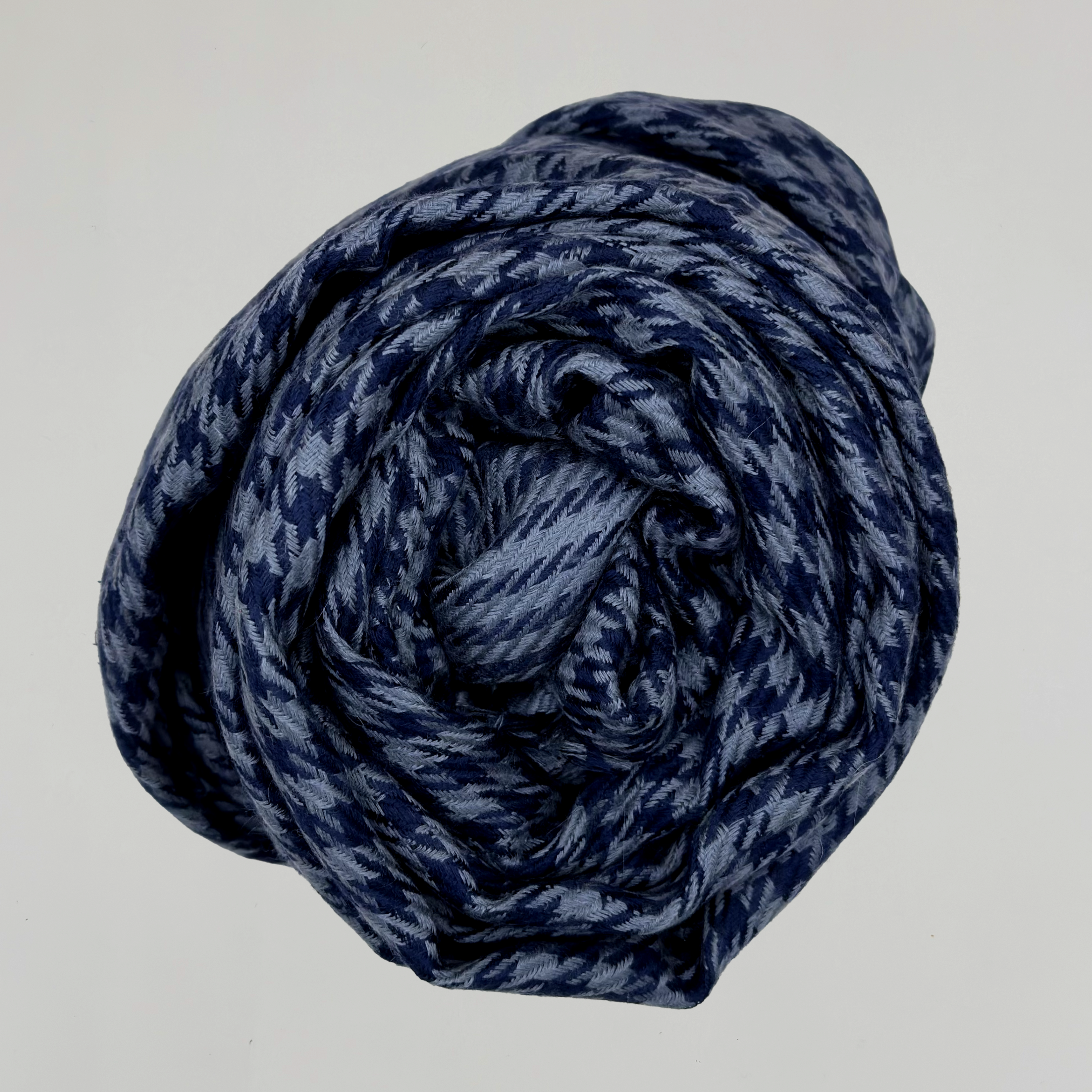 Woven Houndstooth Cashmere Scarf in Navy and Grey