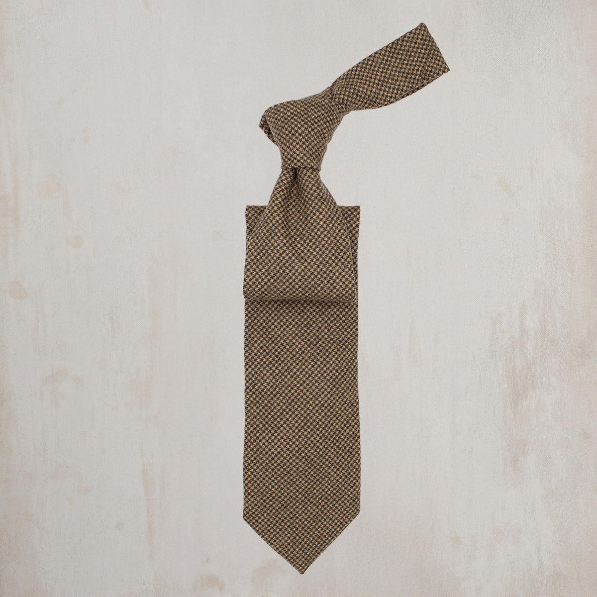 Woollen Puppytooth Tie in Brown